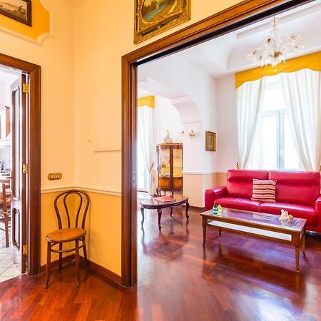 Grand Classic Apartment At San Martino By Napoliapartments Екстериор снимка