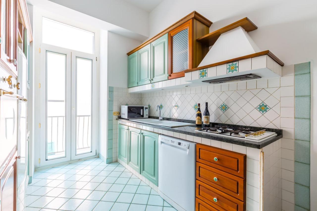 Grand Classic Apartment At San Martino By Napoliapartments Екстериор снимка