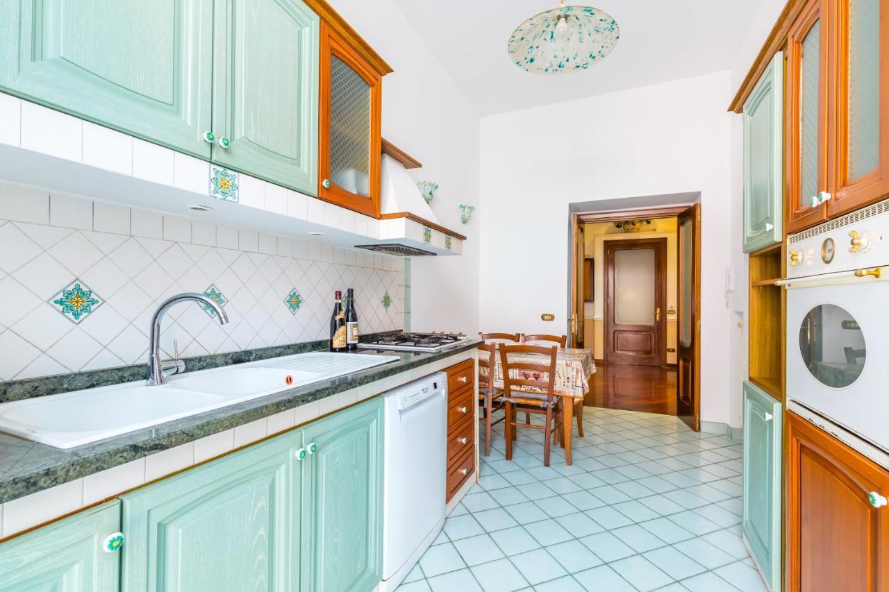 Grand Classic Apartment At San Martino By Napoliapartments Екстериор снимка