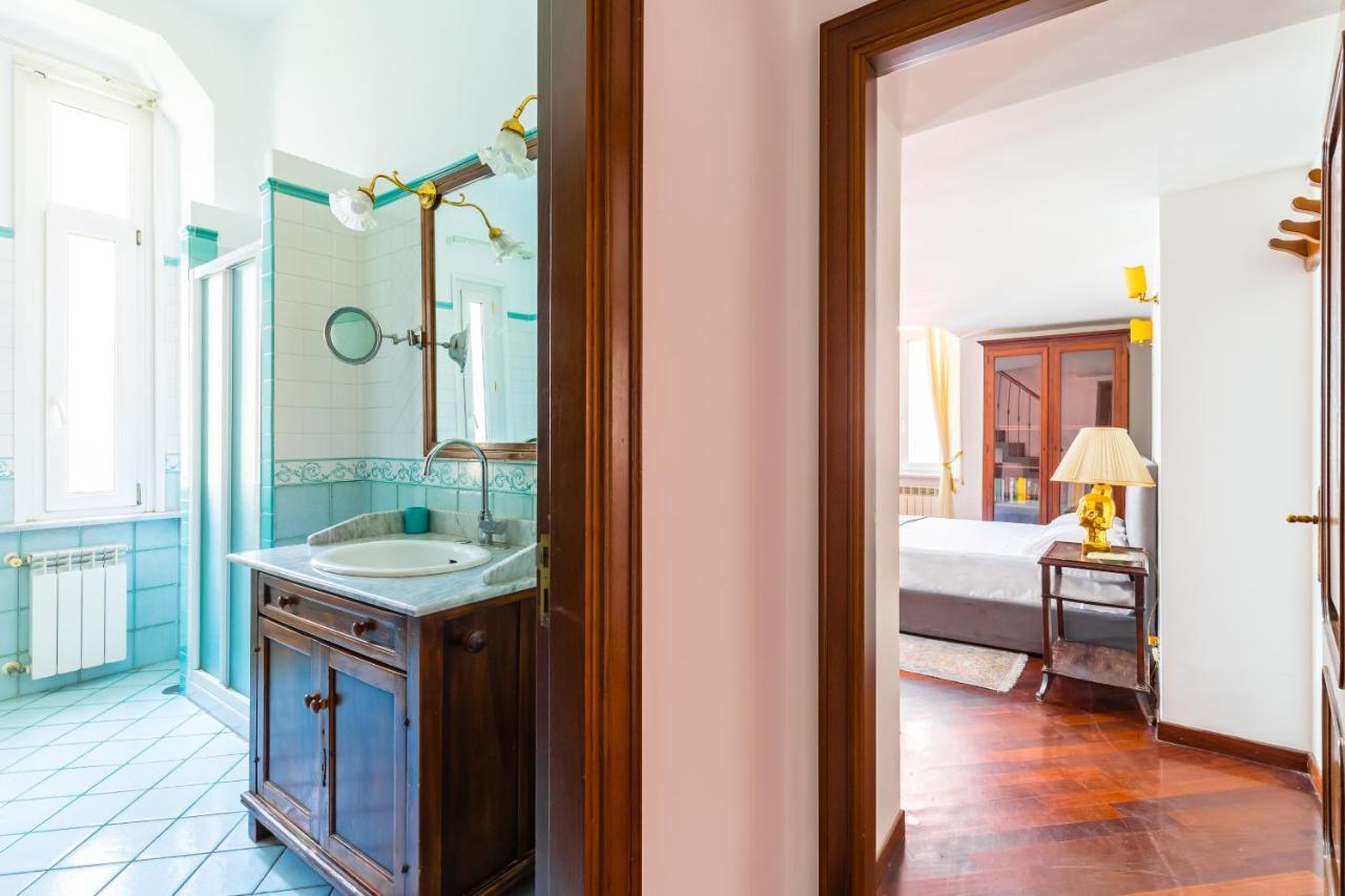 Grand Classic Apartment At San Martino By Napoliapartments Екстериор снимка