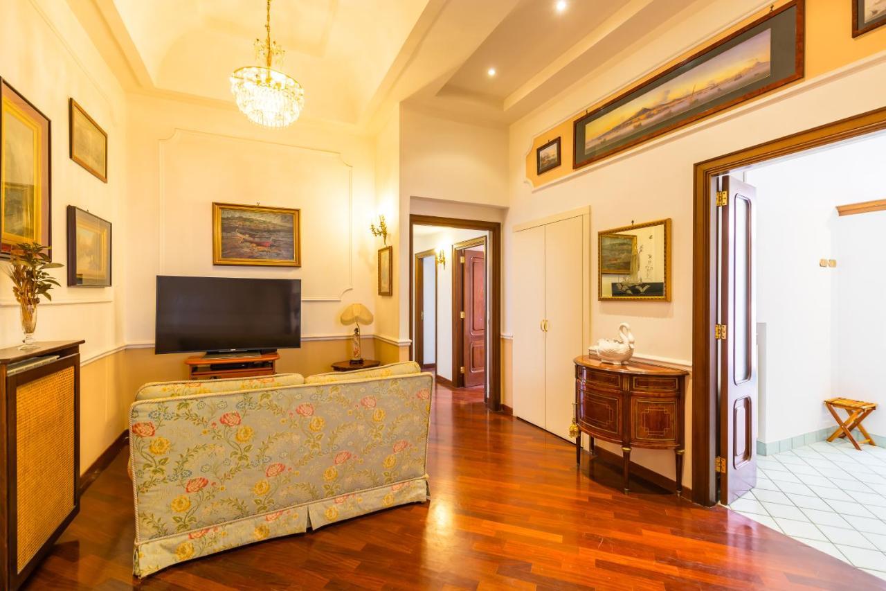 Grand Classic Apartment At San Martino By Napoliapartments Екстериор снимка