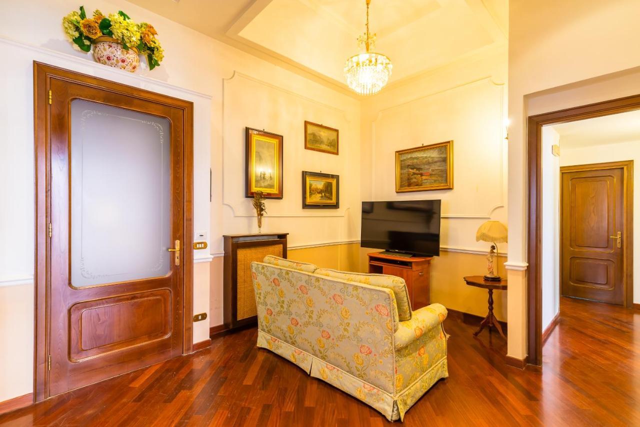 Grand Classic Apartment At San Martino By Napoliapartments Екстериор снимка
