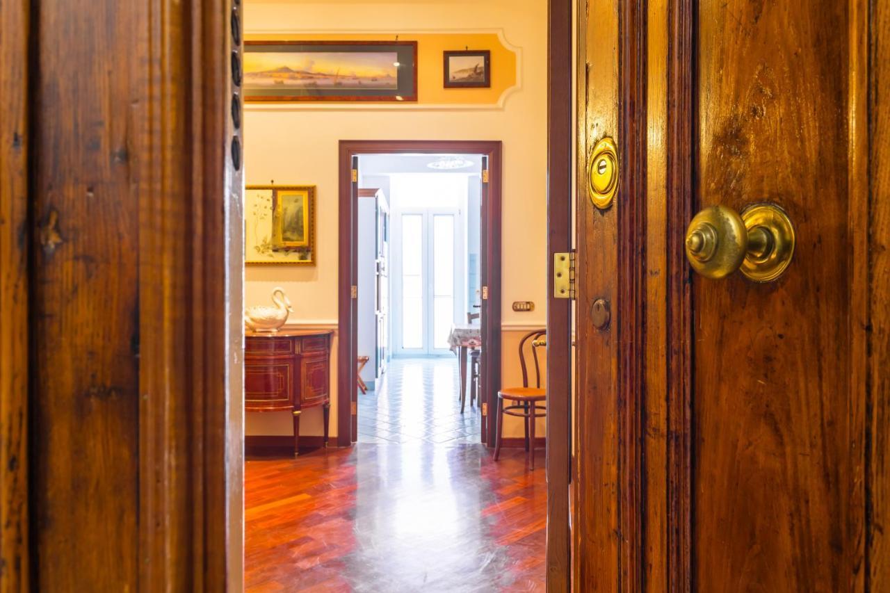 Grand Classic Apartment At San Martino By Napoliapartments Екстериор снимка